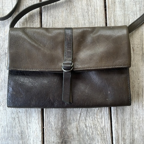 Lucky Brand Foldover Leather Crossbody Bag Taupe Green two tone Adjustable Strap - Picture 2 of 12